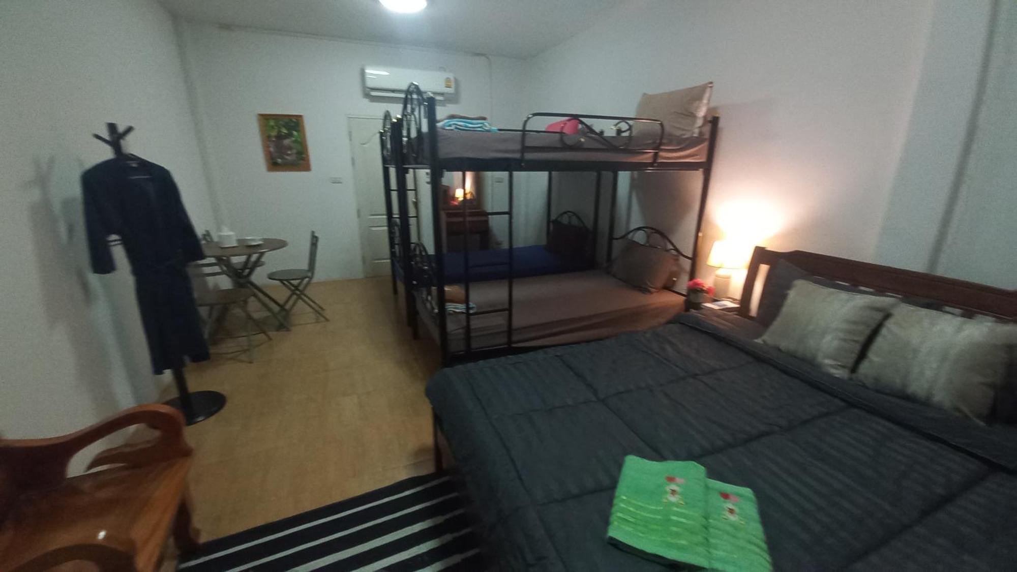 Amaretto Hostel Surat Thani Exterior photo