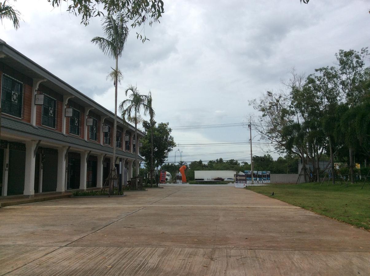 Amaretto Hostel Surat Thani Exterior photo